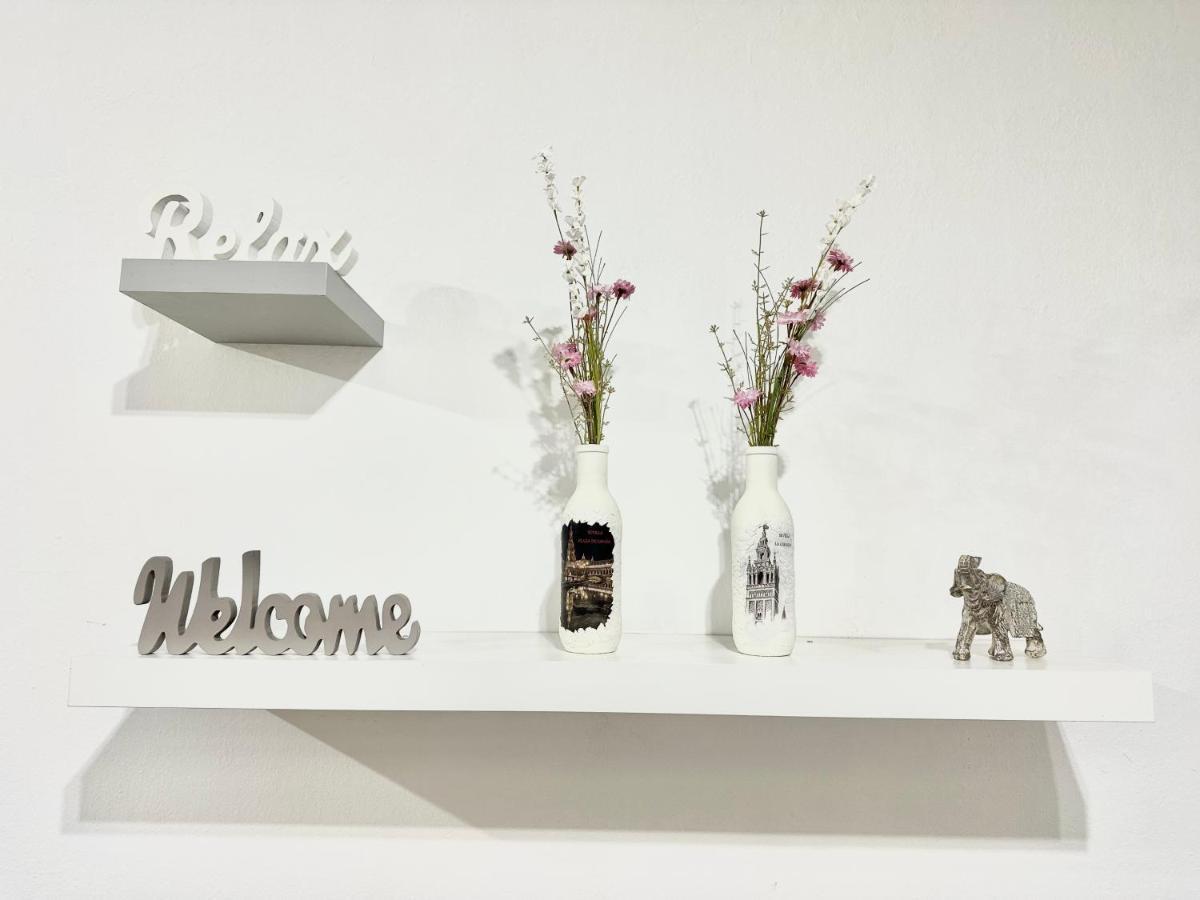 Apartamento Acogedor Y Moderno En Pleno Centro De Sevilla Con Parking Gratis Exterior photo