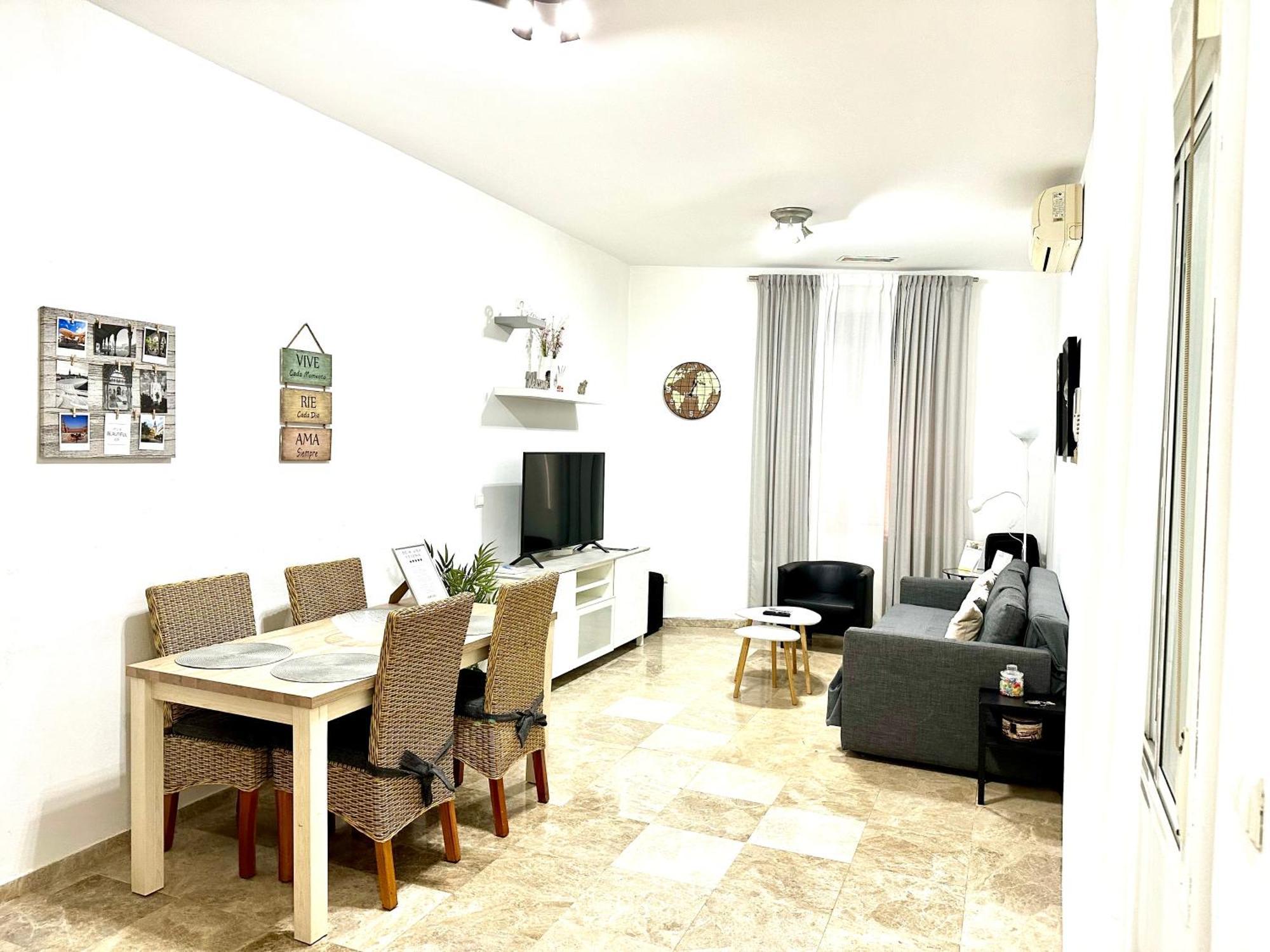 Apartamento Acogedor Y Moderno En Pleno Centro De Sevilla Con Parking Gratis Exterior photo